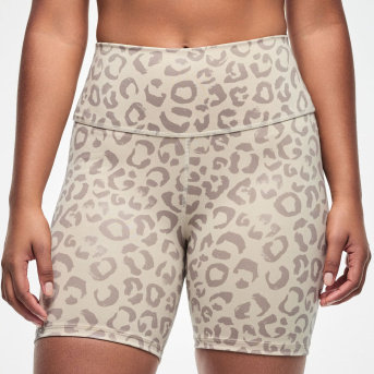 ク*ア様 ZUMBA正規品 Zumba Z-Lift High Waisted Biker Shorts <Beige/Tonal> | JWI