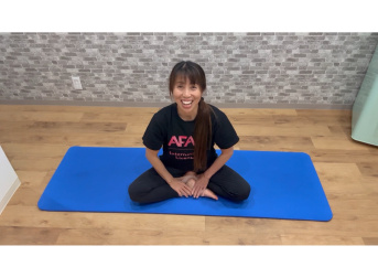 ★小松田真理子　　仰向けの動的ストレッチ